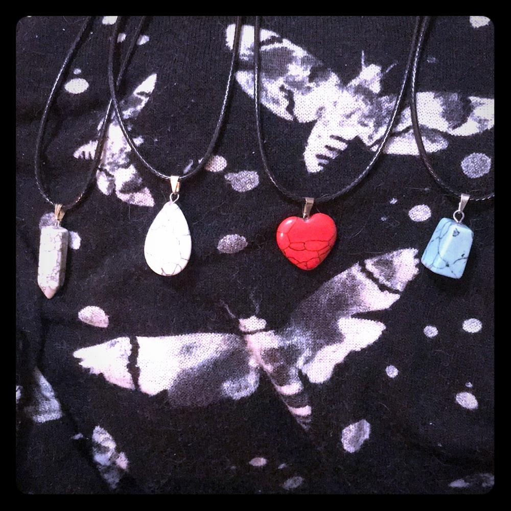 🖤ONE LEFT! Faux Howlite Pendant🖤